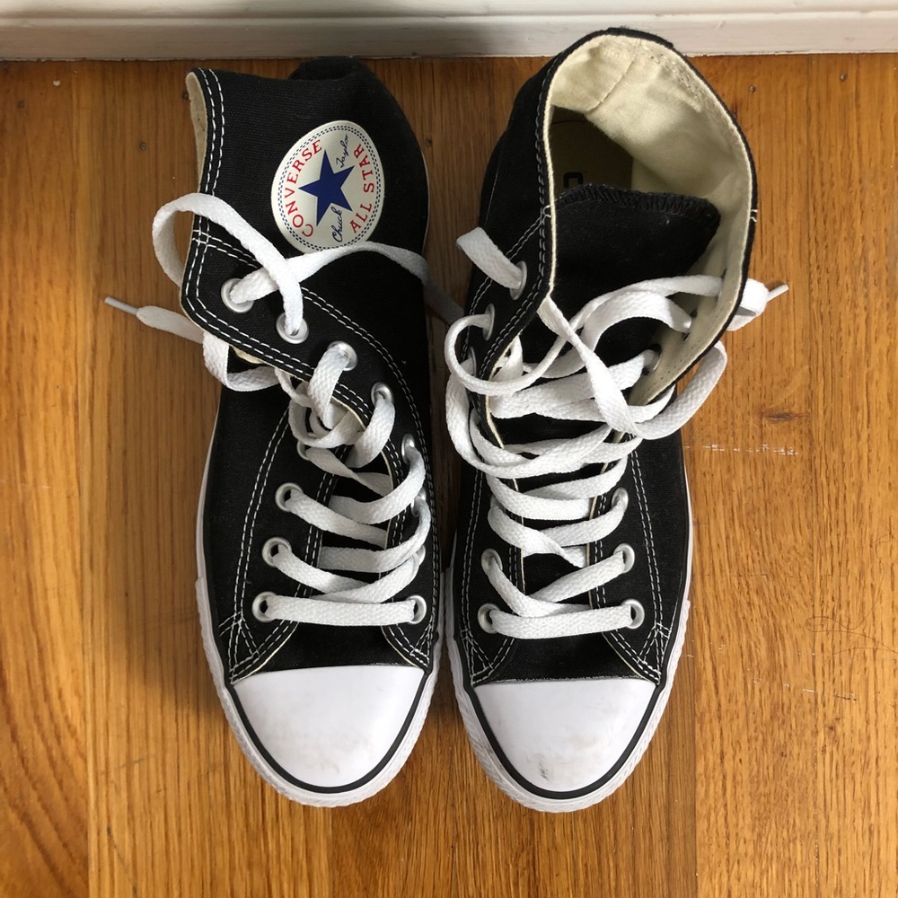 BARELY WORN CONVERSE